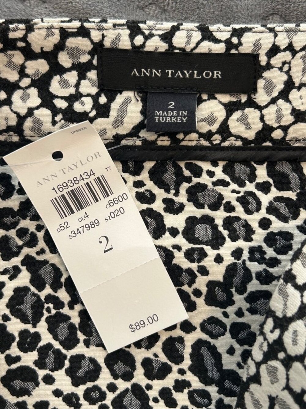 Ann Taylor Black White Leopard Print Pencil Skirt Sz 2 NWT Office Chic Career - Picture 3 of 6